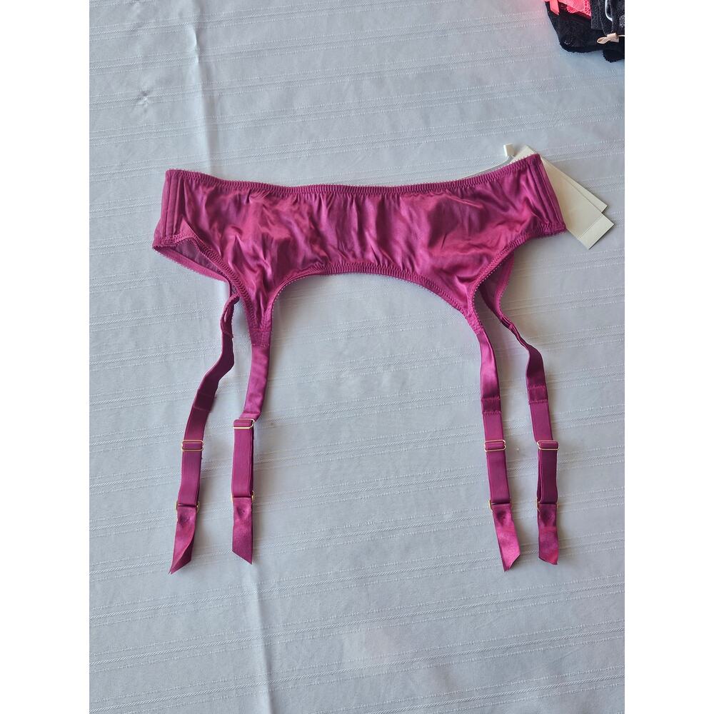 JOURNELLE GARTER BELT‎ NWT